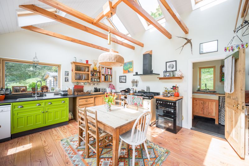 Kitchen / Breakfast Room- click for photo gallery